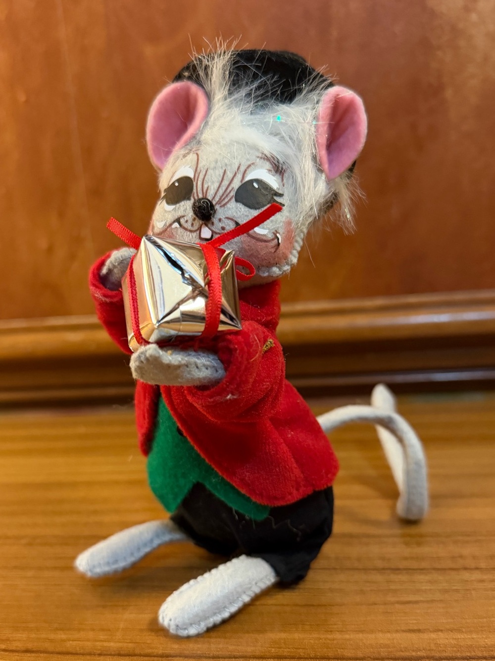 Vintage Annalee Mobilitee Christmas Mouse Doll 7" Felt Figurine Top Hat Present